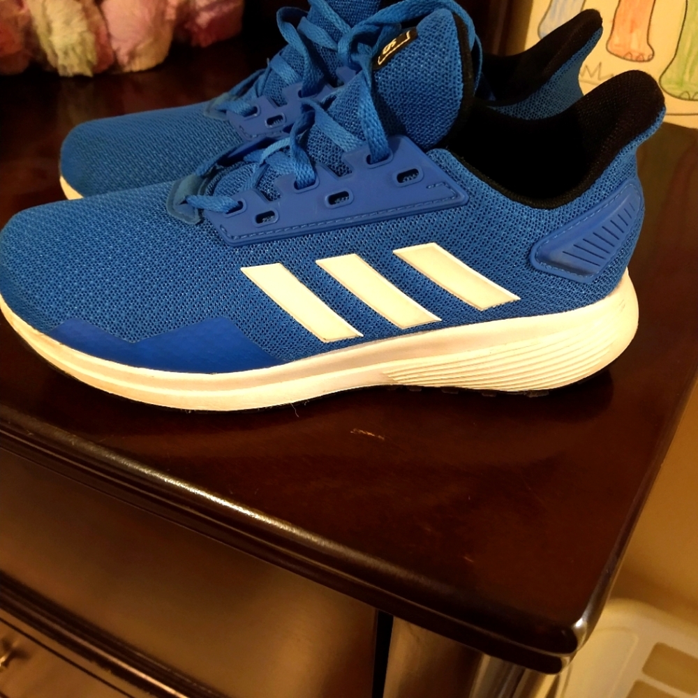Boys shoes
